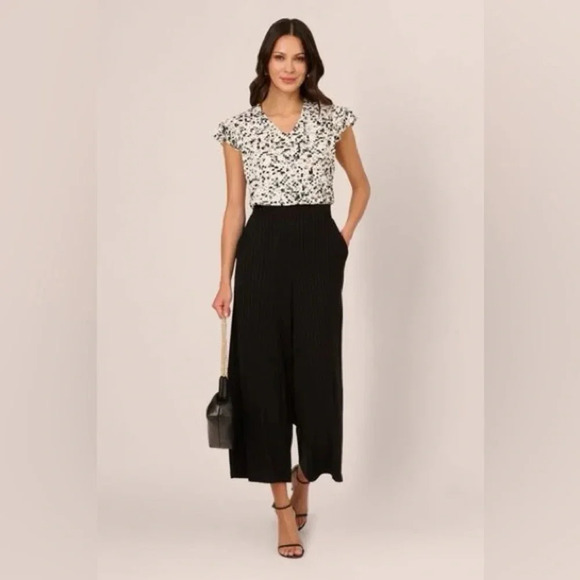 Adrianna Papell Flutter Sleeve V-Neck Top Blouse size S - Picture 1 of 14